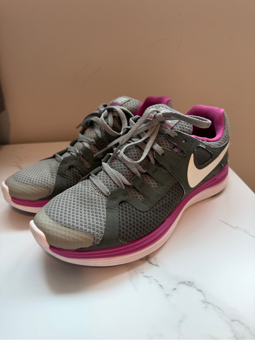 Nike Women’s Gray and Pink Athletic Running Shoes - Picture 2 of 7